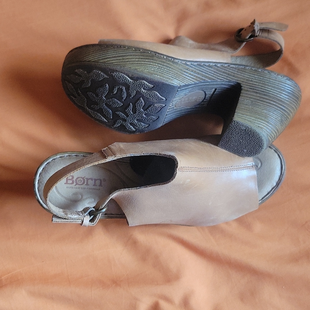 BORN SANDALS
